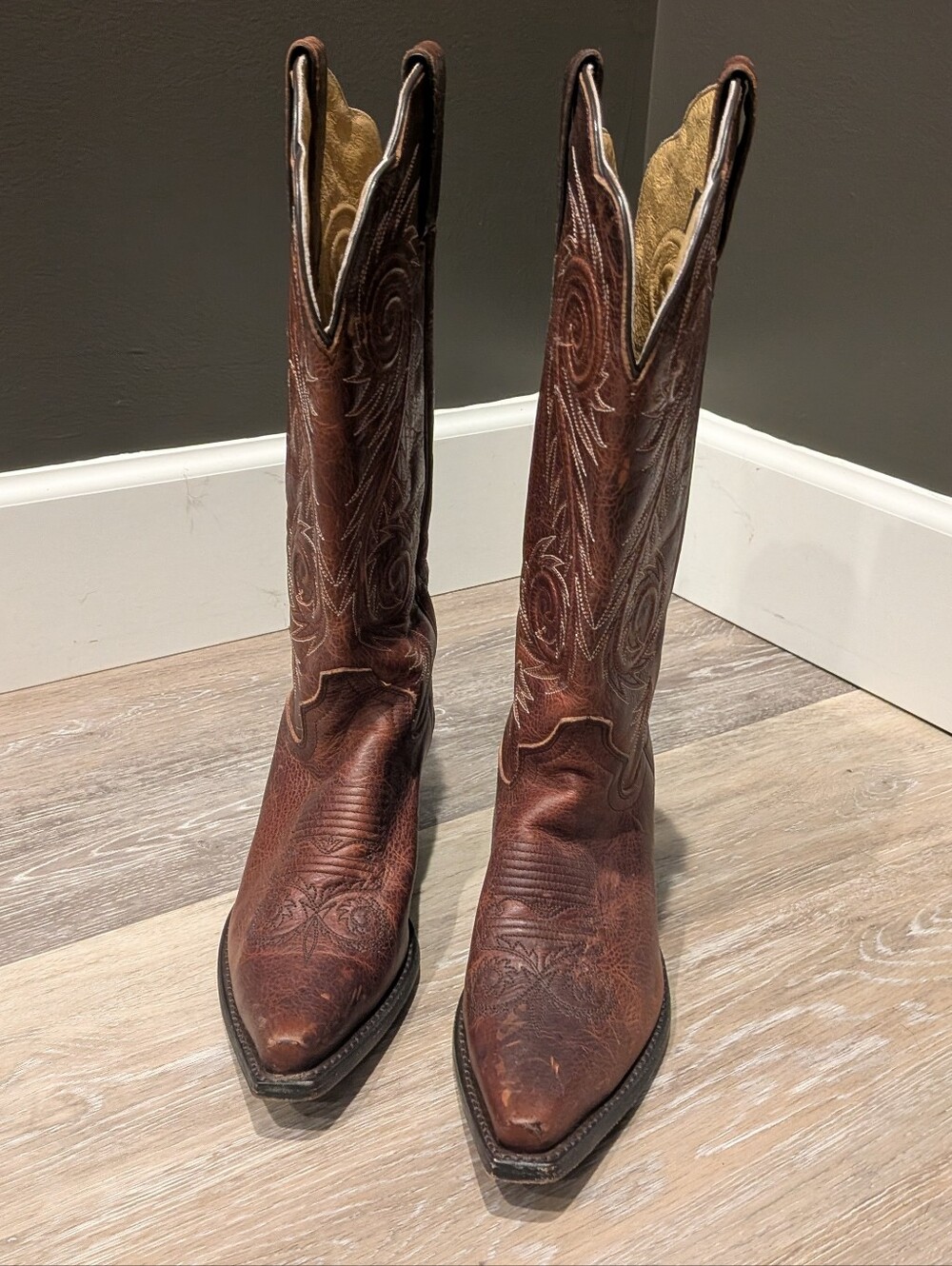 Justin Size 7B Women's Boot w/ Cognac Damiana Cow Foot w/ Narrow Snipped Toe - Picture 2 of 8